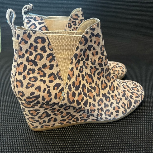 Toms cheetah print Kelsey wedges heeled slip on booties size 10 - Picture 2 of 7